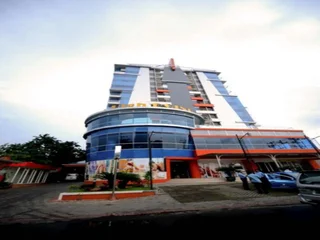 Сурабая: High Point Serviced Apartment