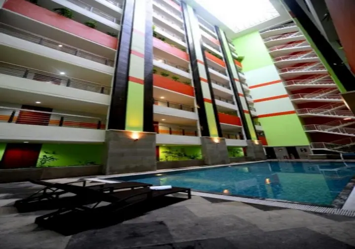 Сурабая: High Point Serviced Apartment