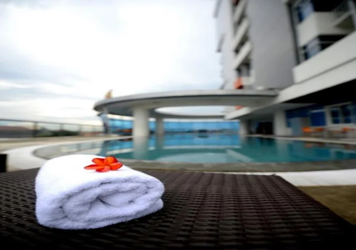 Сурабая: High Point Serviced Apartment
