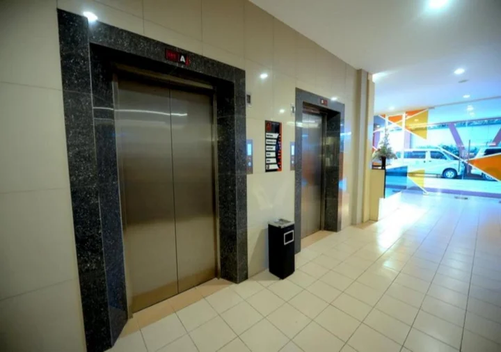 Сурабая: High Point Serviced Apartment