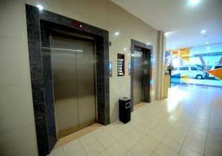 Сурабая: High Point Serviced Apartment