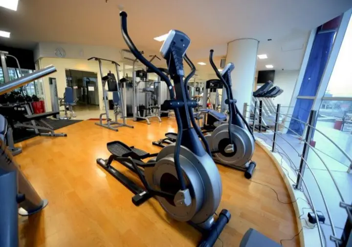 Сурабая: High Point Serviced Apartment