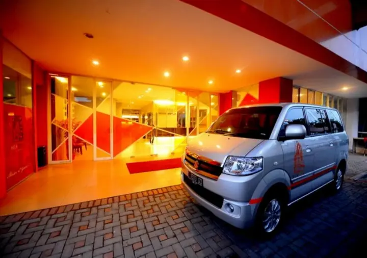 Сурабая: High Point Serviced Apartment