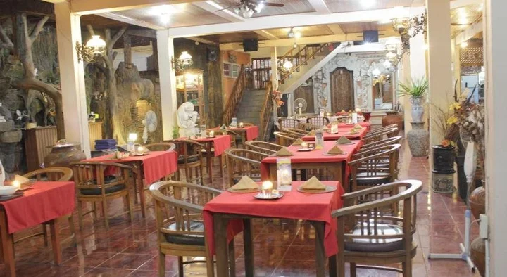 Санур Кайя: Agung And Sue Watering Hole I
