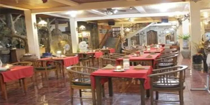 Санур Кайя: Agung And Sue Watering Hole I