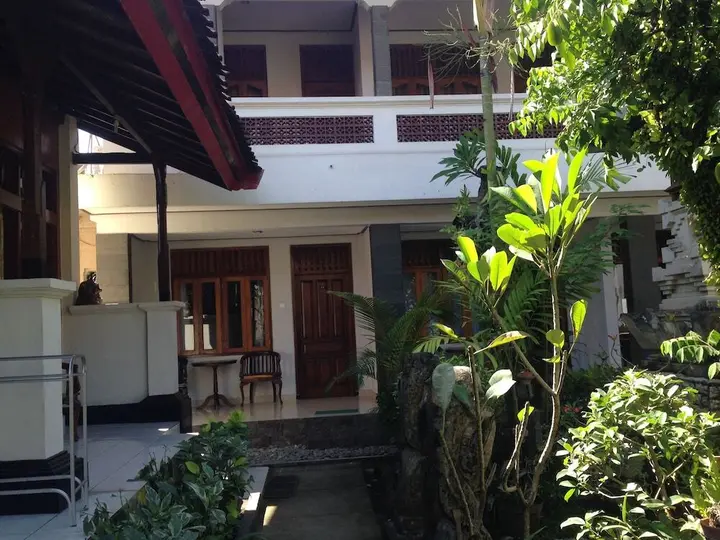 Санур Кайя: Agung And Sue Watering Hole I