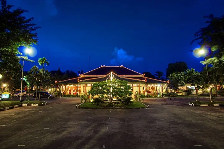 Суракарта: Kusuma Sahid Prince Hotel