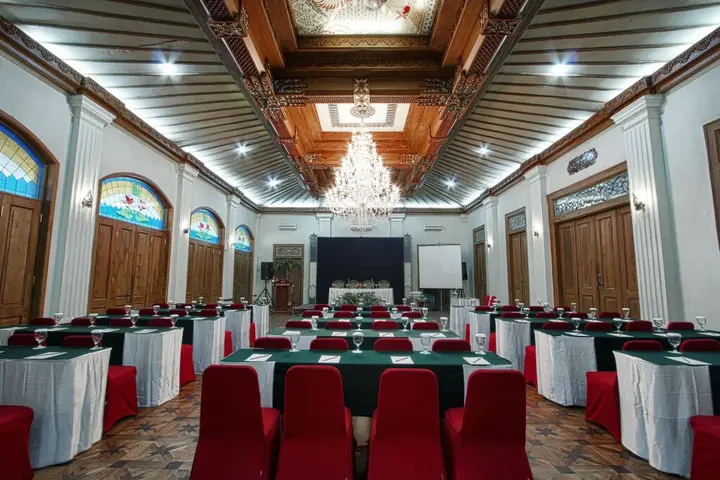 Суракарта: Kusuma Sahid Prince Hotel