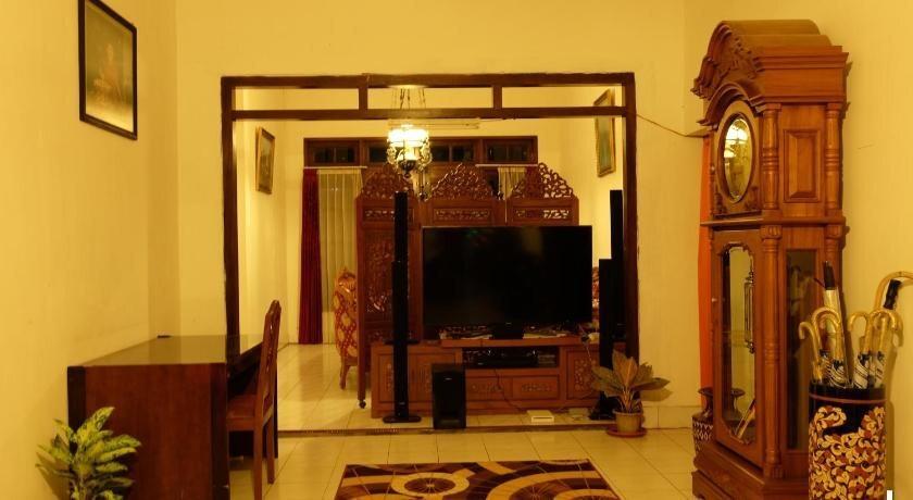 Депок: Sari Homestay