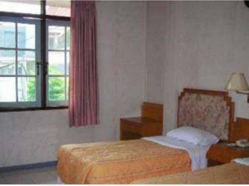 Сурабая: Savira Guest House