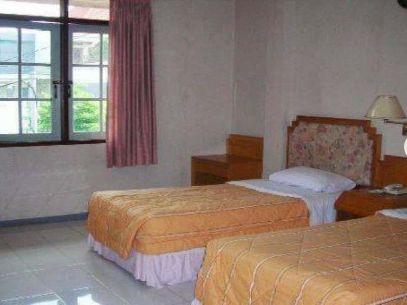 Сурабая: Savira Guest House