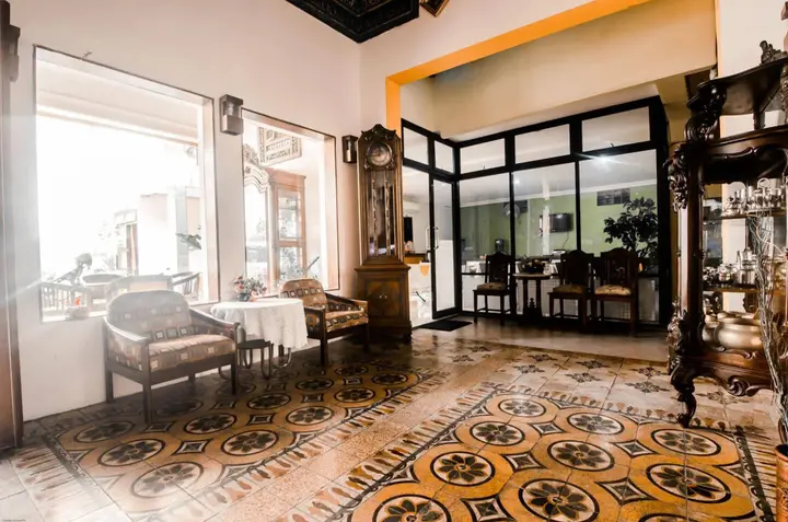 Сурабая: Hotel Djagalan Raya