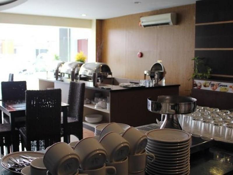 Пеканбару: Aziza Pekanbaru