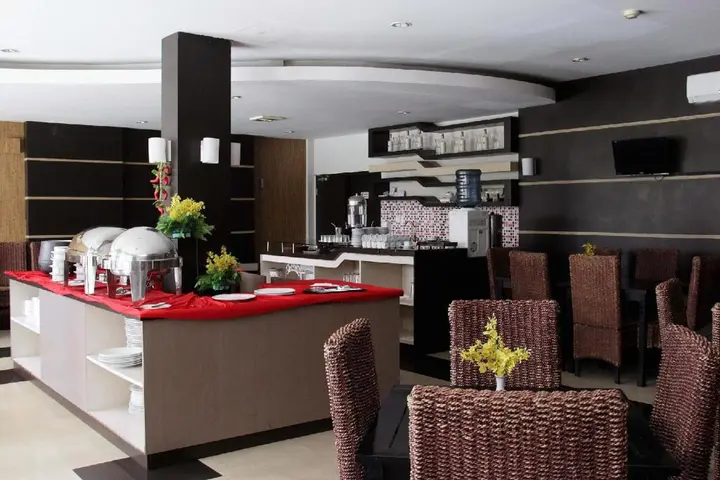 Пеканбару: Aziza Pekanbaru