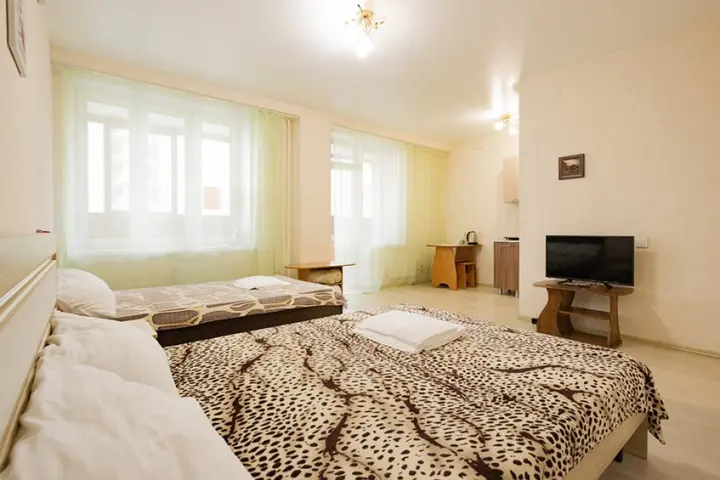 Красноярск: Posutochno Na Vzletnoy Apartments