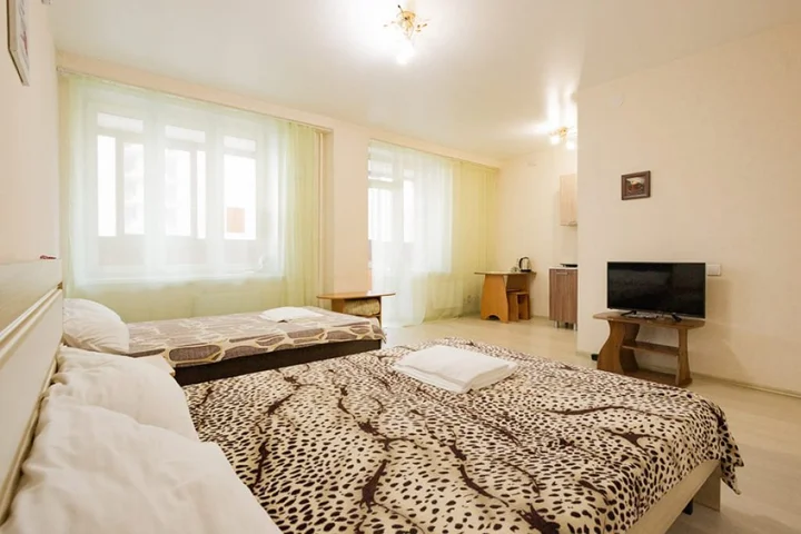 Красноярск: Posutochno Na Vzletnoy Apartments