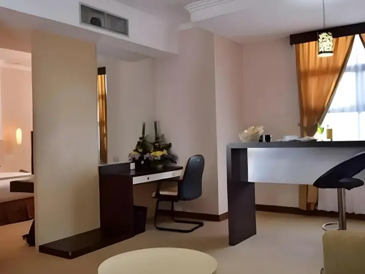 Депок: UNY Hotel