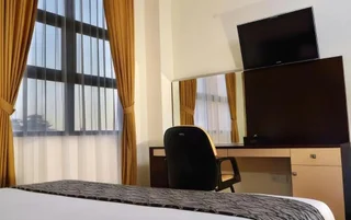 Депок: UNY Hotel