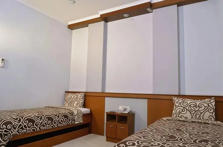 Депок: UNY Hotel