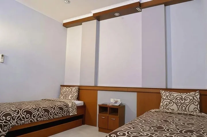 Депок: UNY Hotel