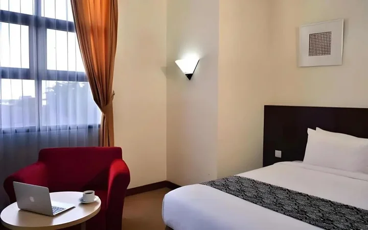 Депок: UNY Hotel