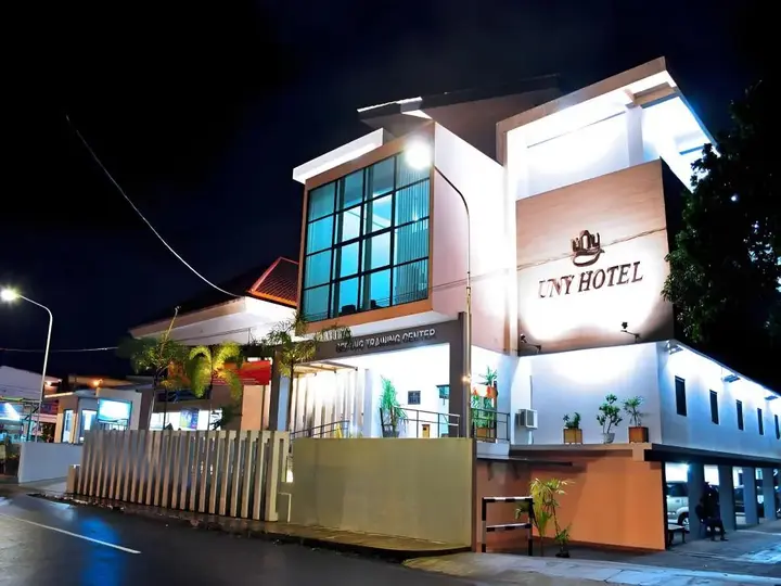 Депок: UNY Hotel