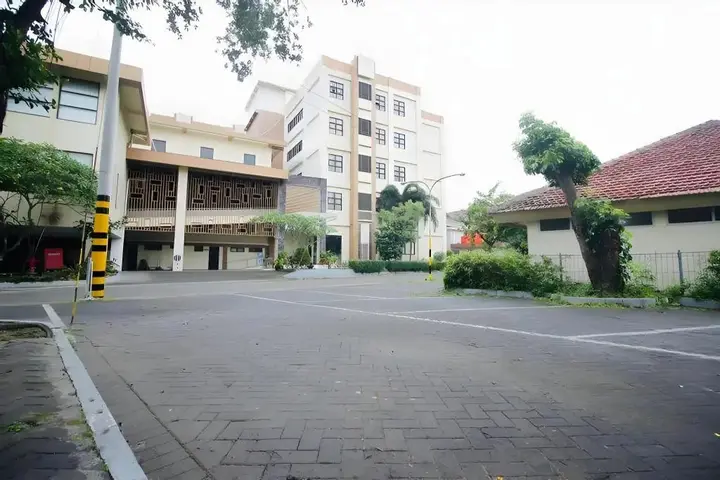 Депок: UNY Hotel