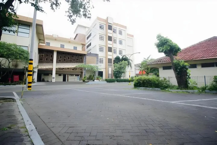 Депок: UNY Hotel
