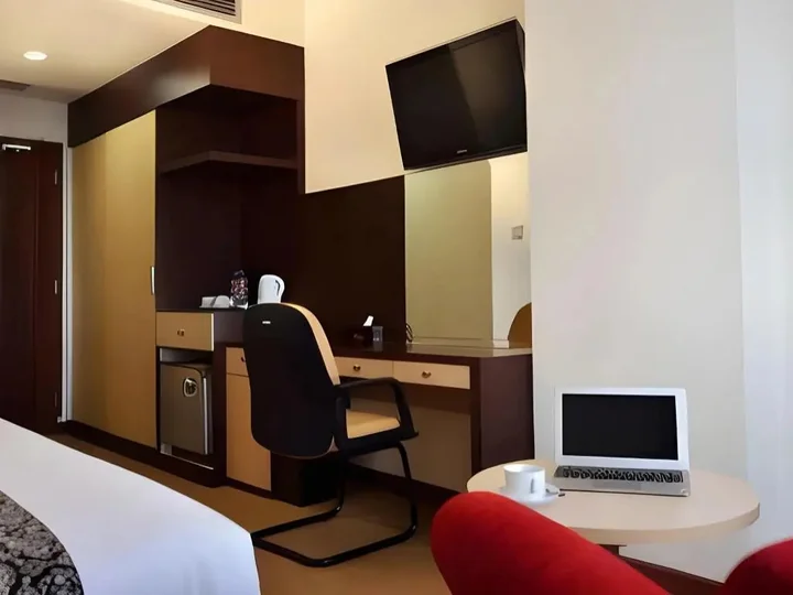 Депок: UNY Hotel