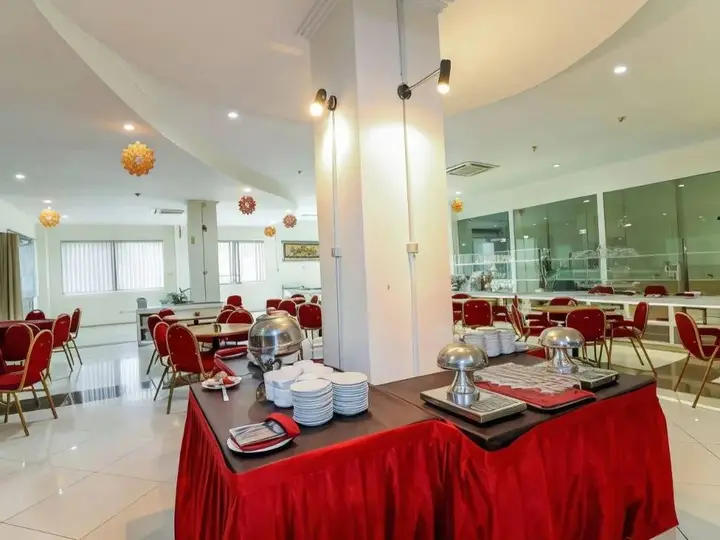 Депок: UNY Hotel