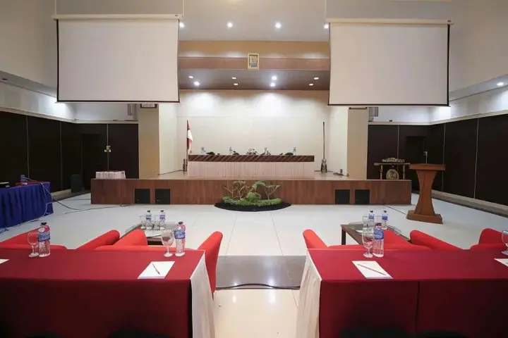 Депок: UNY Hotel