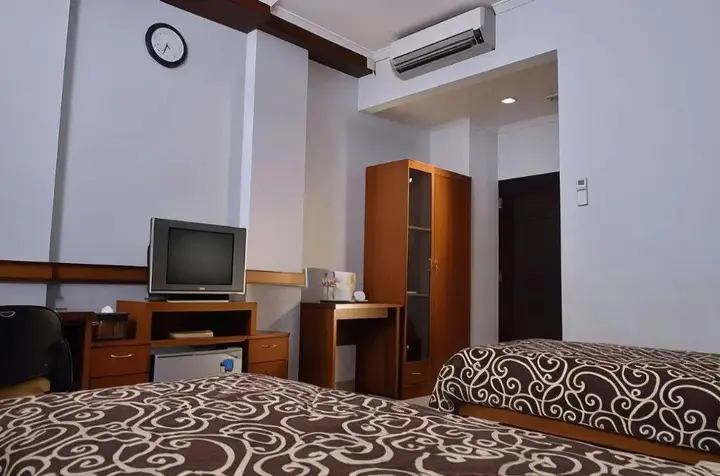 Депок: UNY Hotel