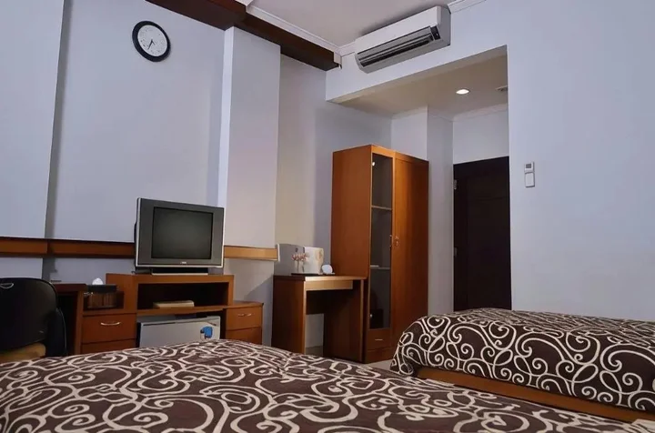 Депок: UNY Hotel