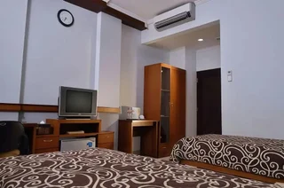 Депок: UNY Hotel