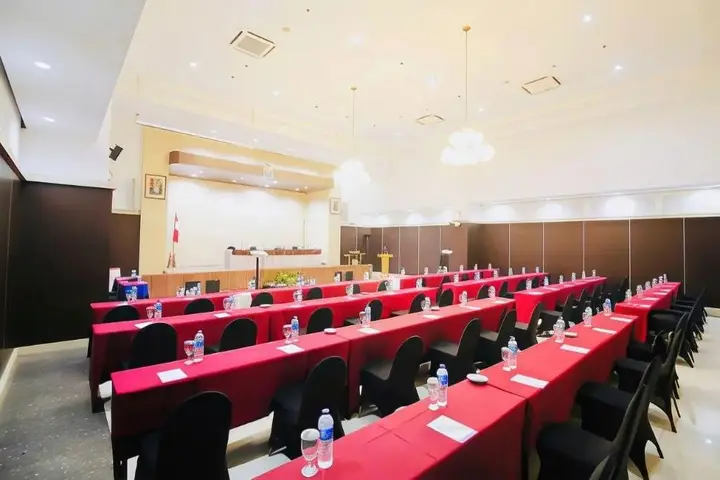 Депок: UNY Hotel