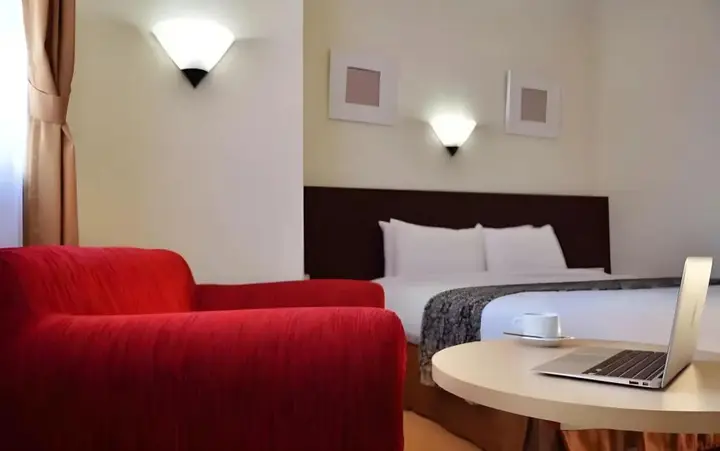 Депок: UNY Hotel