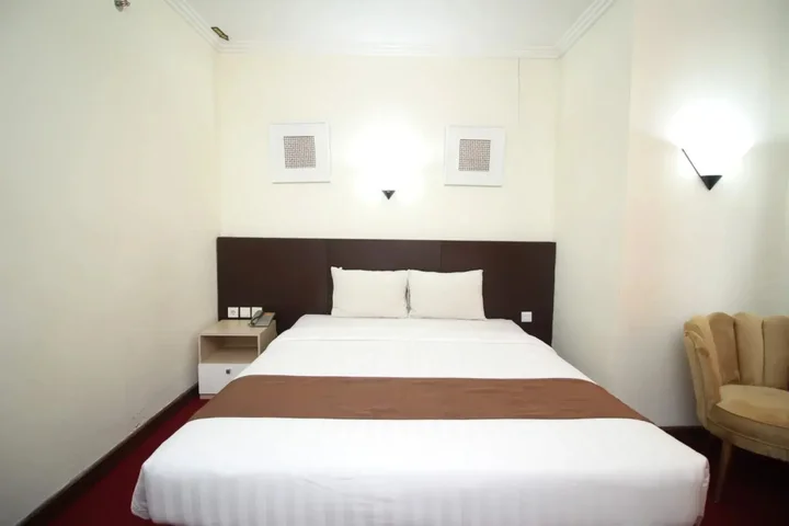 Депок: UNY Hotel