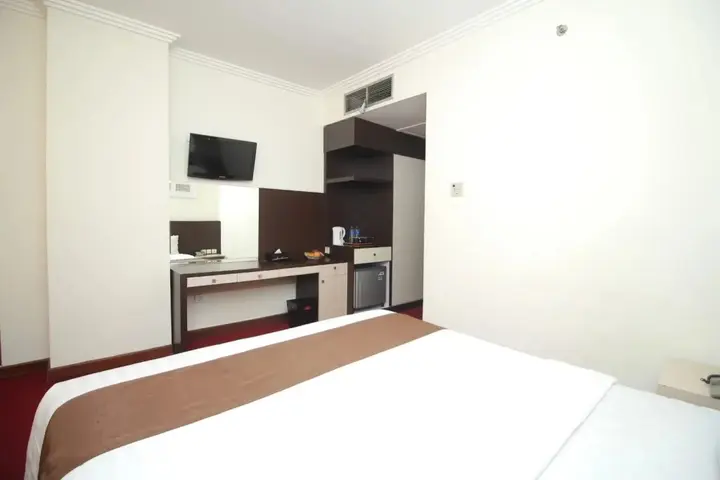 Депок: UNY Hotel