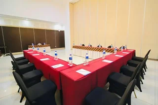 Депок: UNY Hotel