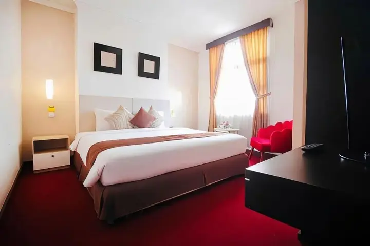 Депок: UNY Hotel