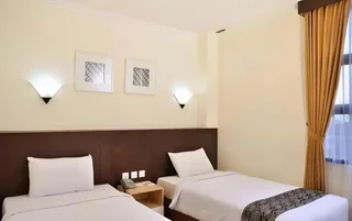 Депок: UNY Hotel