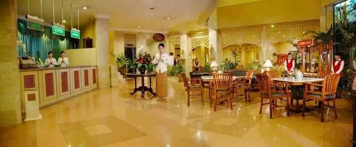 Суракарта: Hotel Indah Palace Solo