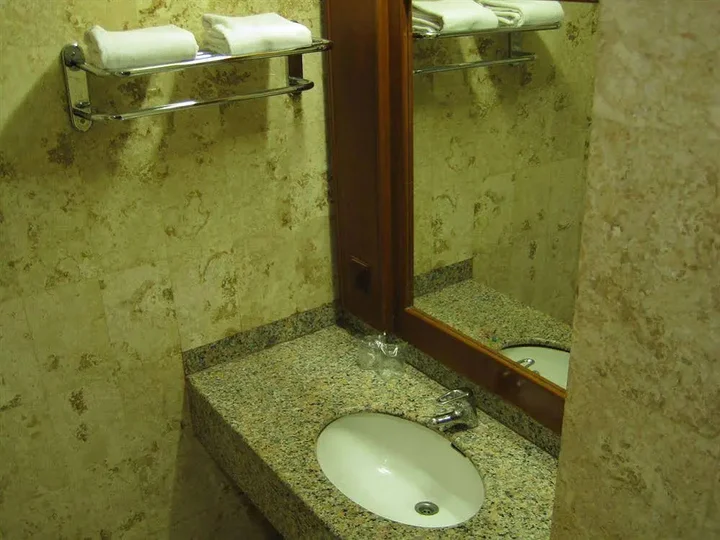 Сурабая: Satelit Hotel