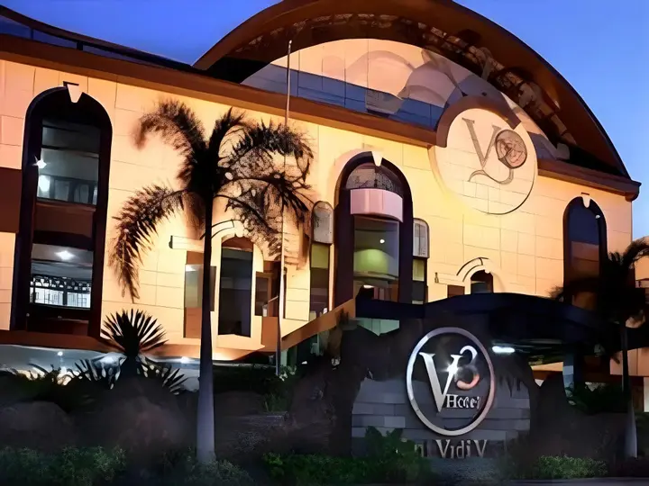 Сурабая: Veni Vidi Vici V3 Hotel