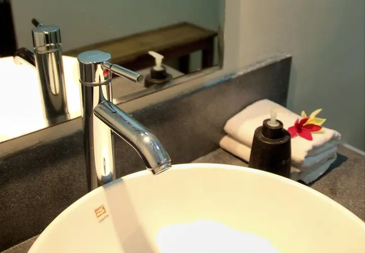 Гили Траванган: Tir Na Nog Hotel