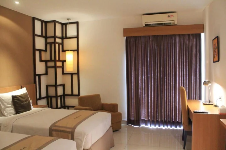 Сурабая: Prime Royal Hotel