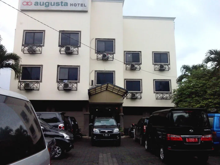 Бандунг: Hotel Augusta Bandung
