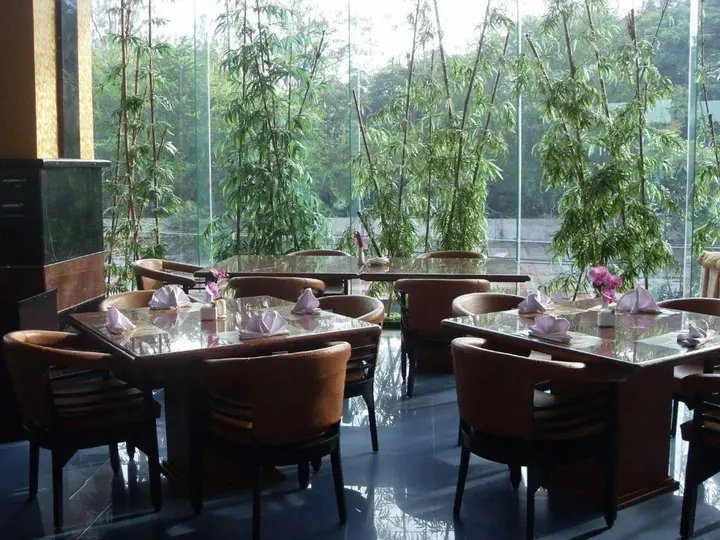 Сурабая: Hotel Oval Surabaya