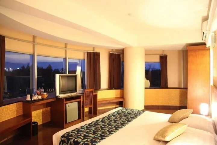 Сурабая: Hotel Oval Surabaya