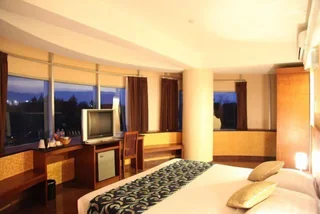 Сурабая: Hotel Oval Surabaya